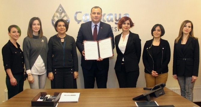 Başkan Taşdelen "Kadın Dostu Kent Taahhütnamesi"ni imzaladı