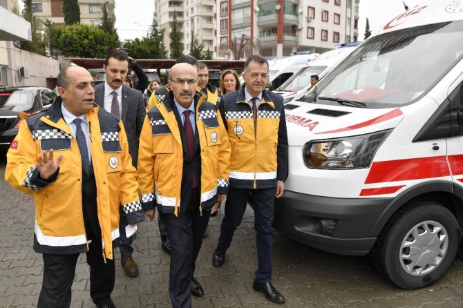 Adana’ya 9 ambulans