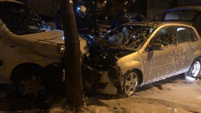 Başkent’te zincirleme trafik kazası: 1 araç yandı 1 kişi de yaralandı