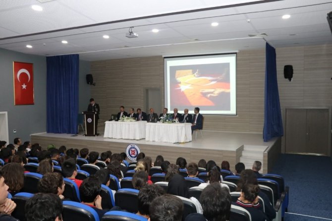 Jandarma ile muharip ve malul gaziler öğrencilere ’gazilik’ konferansı düzenledi