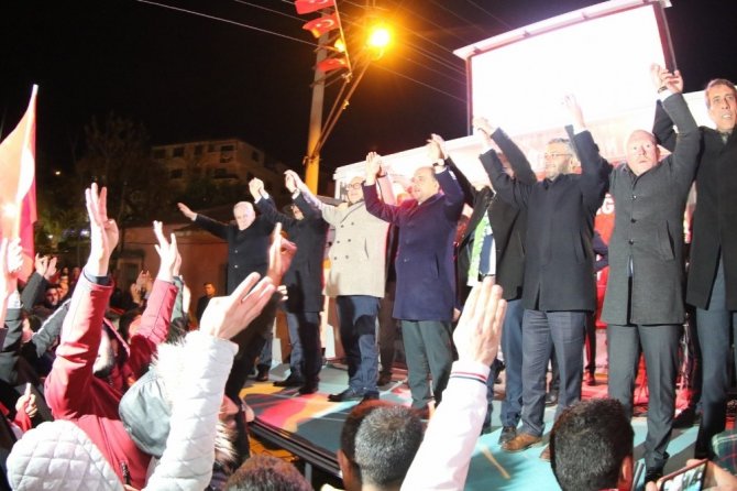 Cumhur ittifakı adaylarına meşaleli karşılama
