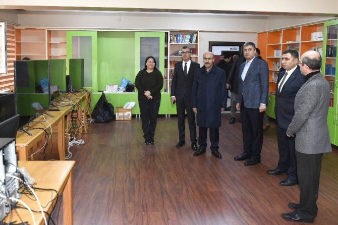 Vali Demirtaş, oy toplama merkezlerinde incelemelerde bulundu