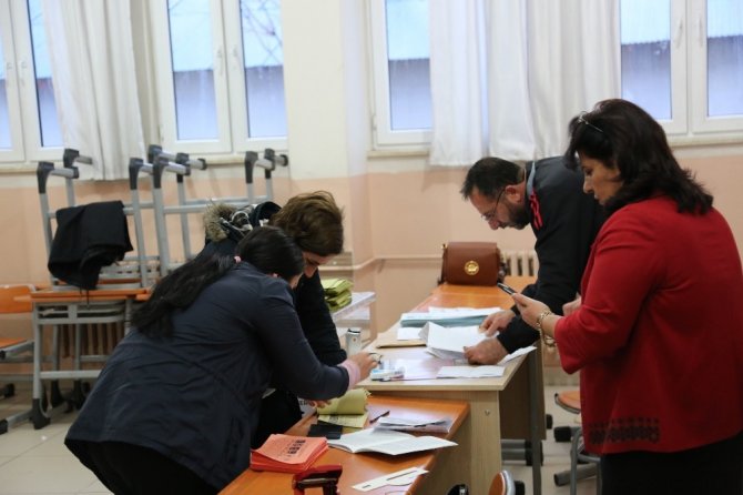 Tunceli’de oy kullanma işlemi başladı