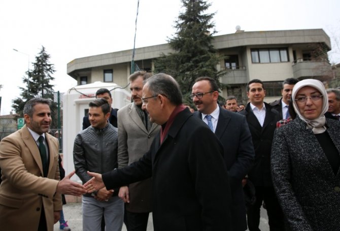AK Partili Mehmet Özhaseki, Sofuoğlu İlkokulu’nda oyunu kullandı