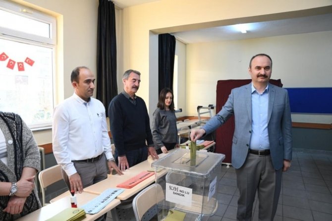 Edirne’de oy verme işlemi başladı
