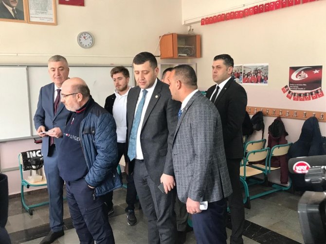 Kayseri MHP İl Başkanı Serkan Tok ve Kayseri MHP Milletvekili Baki Ersoy oylarını kullandı