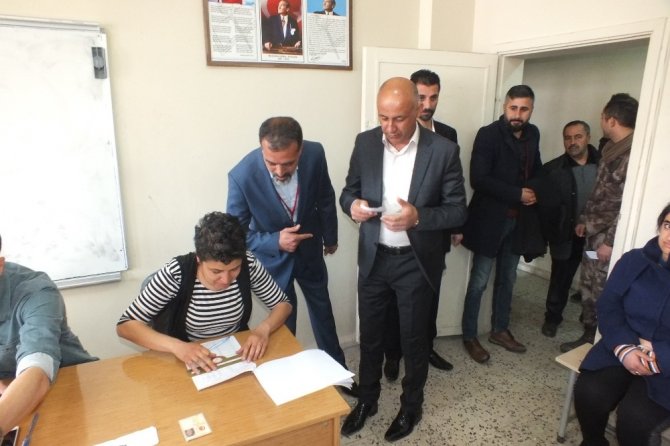 Malazgirt’te seçmenler oylarını kullanmaya başladı