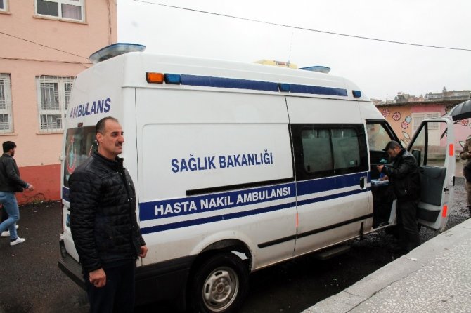 Yatalak hasta evde bakım hizmeti ambulansında oy kullandı