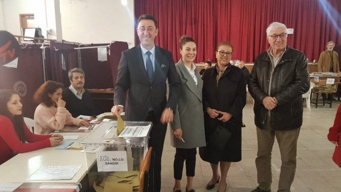 Bandırma’da adaylar oylarını kullandı