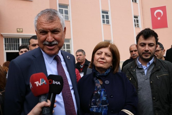 Adana Büyükşehir Belediyesi Başkan Adayı Karalar, oyunu kullandı