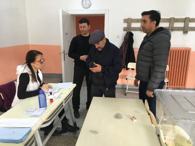 Trabzon’da oy verme başladı