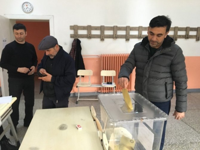 Trabzon’da oy verme başladı