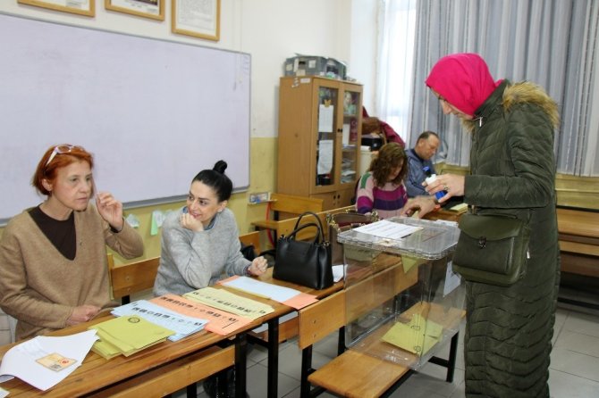 Yalova’da oy kullanma işlemi başladı