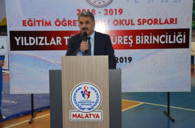 Güreş Türkiye Birinciliği Müsabakalarında heyecan sürüyor