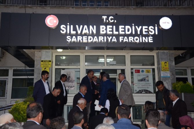 HDP’li Silvan Belediye Başkanı Toprak mazbatasını aldı