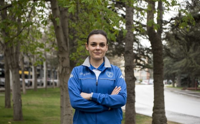 Anadolu Üniversitesi öğrencisi kadın jandarma astsubaydan büyük başarı