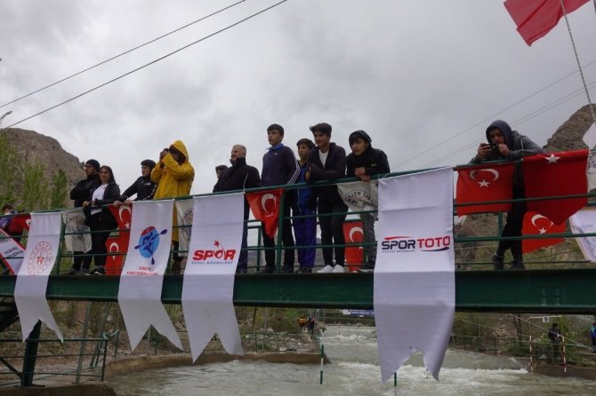 Yusufeli akarsu kano slalom bahar kupası yarışları başladı