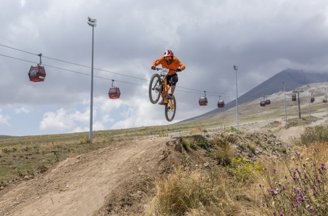 IXS Downhill Avrupa Kupası Türkiye’de ilk kez Erciyes’te düzenlenecek