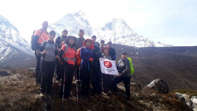 Bursalı dağcılar Everest’e tırmandı