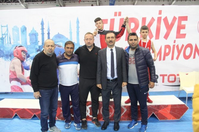 Okul Sporları Gençler-B Türkiye Boks Şampiyonası Mersin’de yapıldı