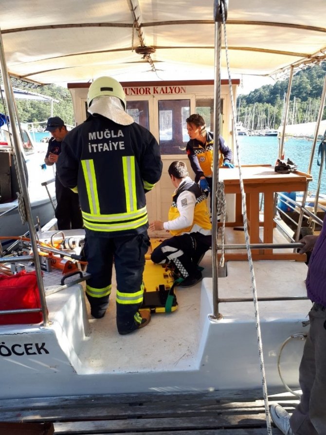Vücuduna teknenin korkuluğu saplanan 14 yaşındaki çocuk ağır yaralandı