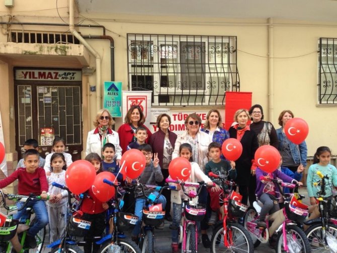 Aydın’da ihtiyaç sahibi 33 öğrenciye bisiklet hediye edildi