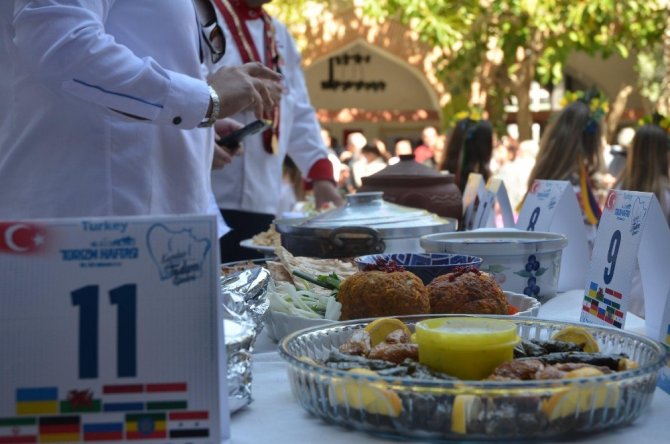 Kuşadası’nda ’Uluslararası Dünya Gözünden Türk Mutfağı’ yemek yarışması düzenlendi
