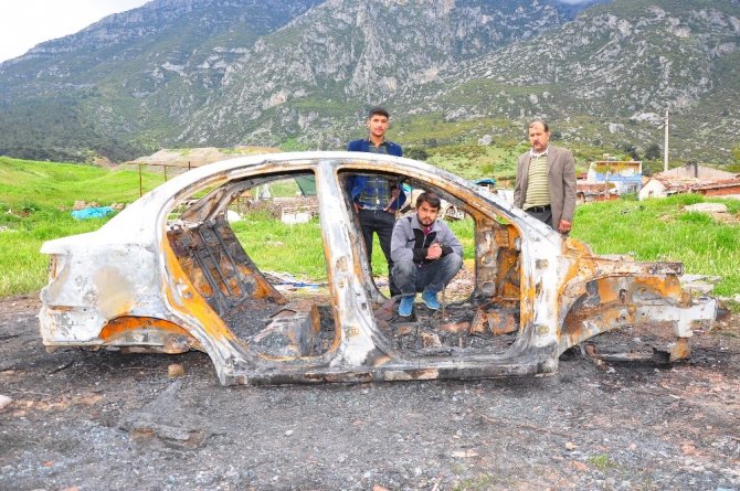 Suriyeli gencin otomobiliyle birlikte tüm birikimi de kül oldu