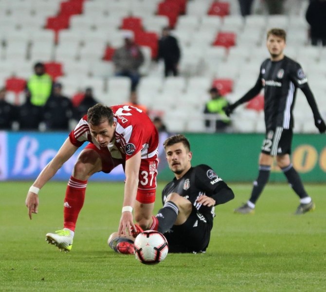 Spor Toto Süper Lig: DG Sivasspor: 1 - Beşiktaş: 2 (Maç sonucu)
