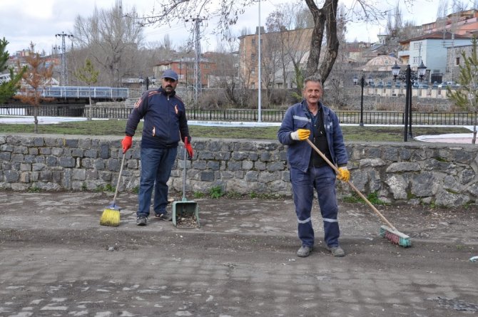 Kars Belediyesi’nden tarihi bölgede bahar temizliği
