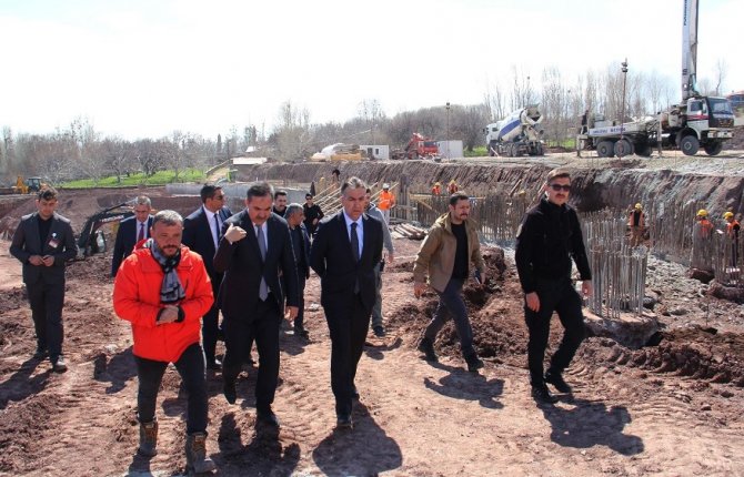 Vali Çağatay, Cumhurbaşkanlığı köşkü inşaat çalışmalarını inceledi