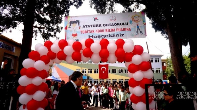 Sarıgöl Atatürk Ortaokulu Bilim Fuarı açıldı