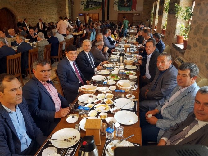 Başkan Özcan meclis üyeleri ve muhtarlarla buluştu