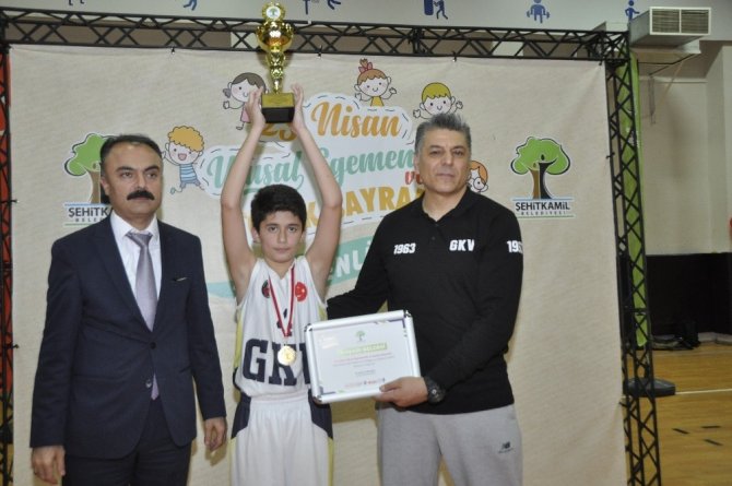 Potanın namağlup şampiyonu Gaziantep Kolej Vakfı