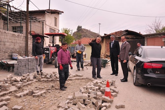 Tosya Belediyesi, parke ve bordür tamiratlarına başladı