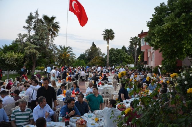 Vali Soytürk şehit ailelerine iftar verdi