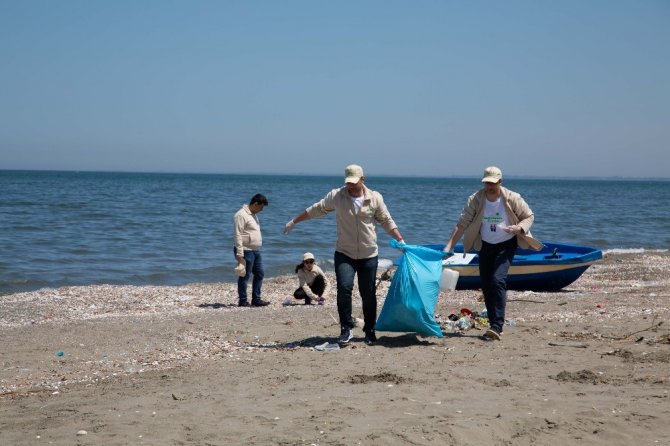 Doğa Dostu Araslar 100’üncü yıl anısına Samsun sahilini temizledi