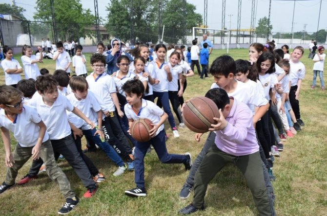 Bursa’da spor şenlikleri geleneksel oyunlarla renklendi