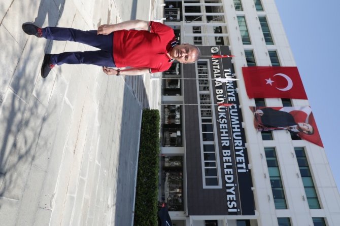 Büyükşehir Belediyesi’ne ‘Türkiye Cumhuriyeti’ tabelası takıldı
