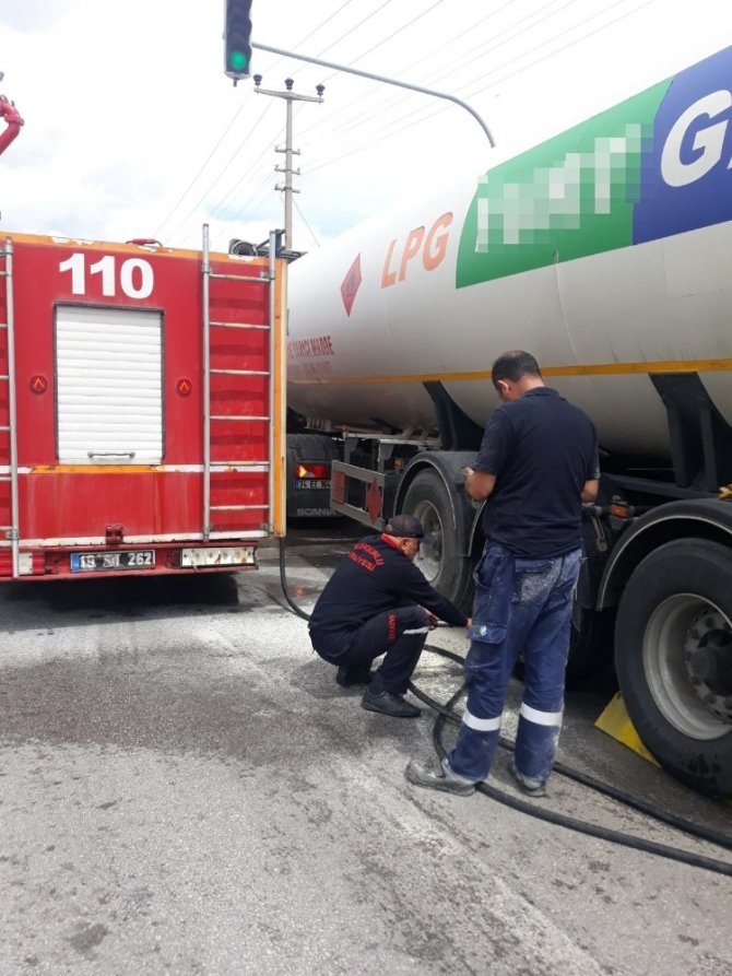 Seyir halindeki LPG tankeri alev aldı