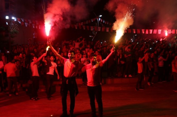 Galatasaray’ın şampiyonluğunu Siirtliler coşkuyla kutladı