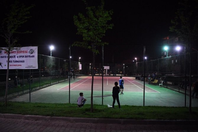 Muş’ta 19 Mayıs Tenis Turnuvası