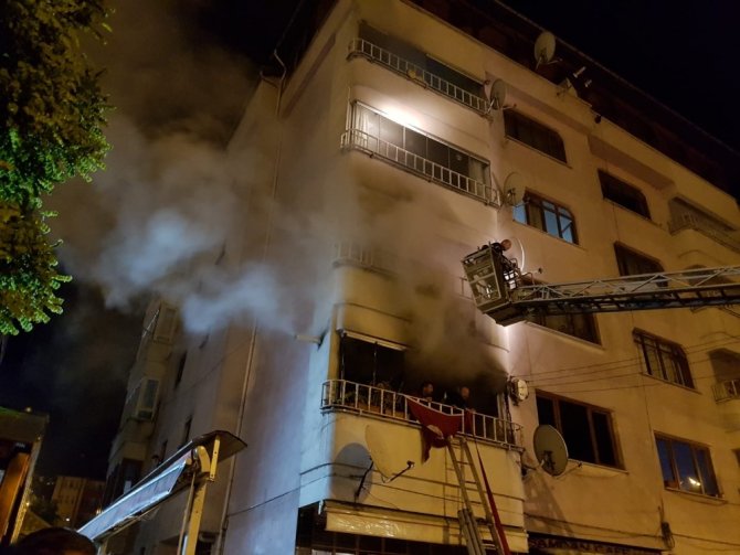5 katlı apartmanda yangın: 3’ü çocuk 14 yaralı