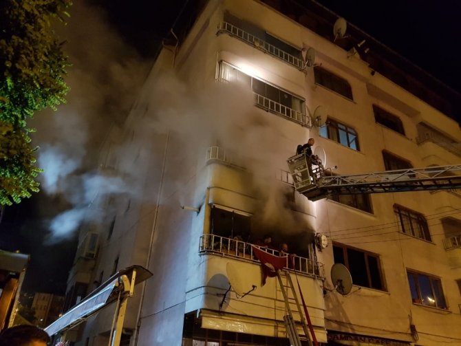 5 katlı apartmanda yangın: 3’ü çocuk 14 yaralı