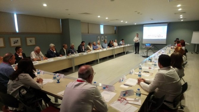 Adana’da CHP’li belediye meclis üyelerine yerel yönetim eğitimi