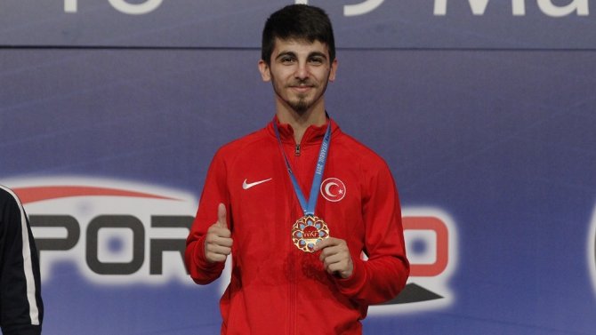 Darıcalı karateci, İstanbul’dan altın madalya ile döndü