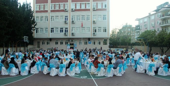 Envar Okulları’ndan öğretmenlere iftar