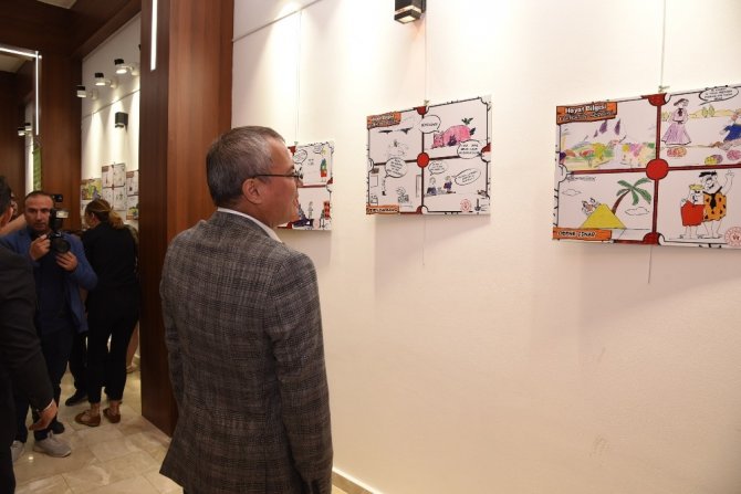 Vali Deniz, minik sanatçıların karikatür sergisini açtı