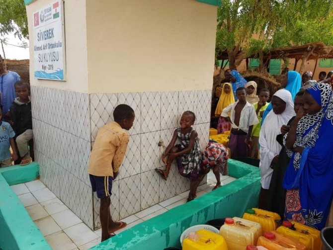 Siverekli öğrencilerden Nijer’e su kuyusu
