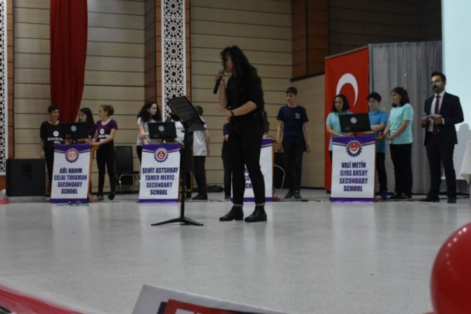 Erzincan’da ortaokullar arası bilgi yarışması yapıldı